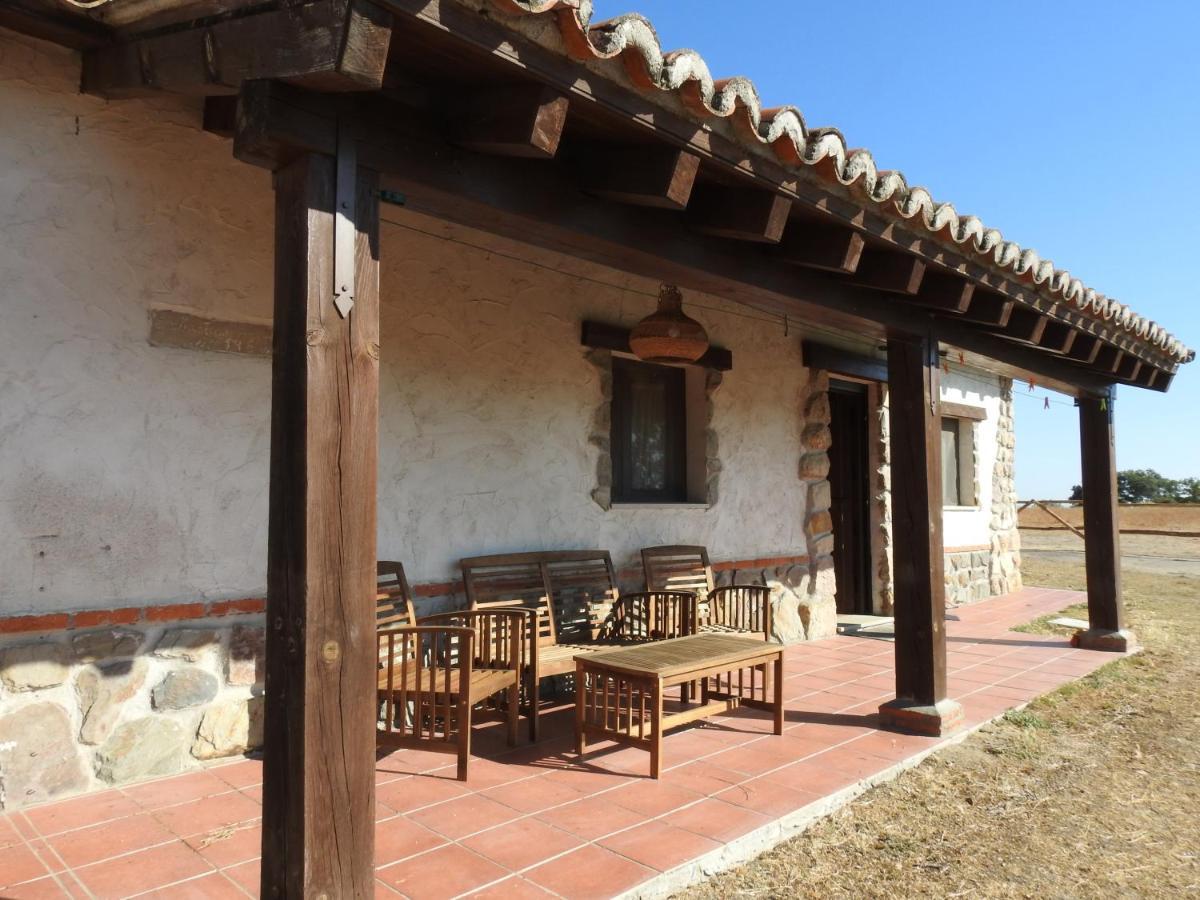 Eco-Lodge En La Reserva Privada Campanarios De Azaba - Proyecto De Conservacion Espeja エクステリア 写真