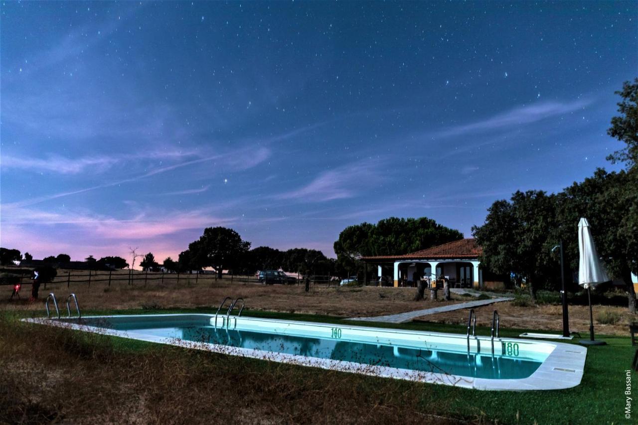 Eco-Lodge En La Reserva Privada Campanarios De Azaba - Proyecto De Conservacion Espeja エクステリア 写真
