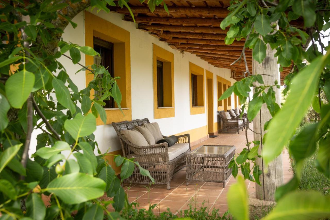 Eco-Lodge En La Reserva Privada Campanarios De Azaba - Proyecto De Conservacion Espeja エクステリア 写真