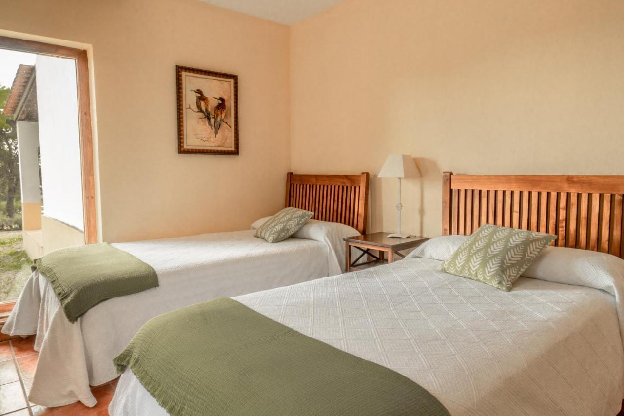 Eco-Lodge En La Reserva Privada Campanarios De Azaba - Proyecto De Conservacion Espeja エクステリア 写真