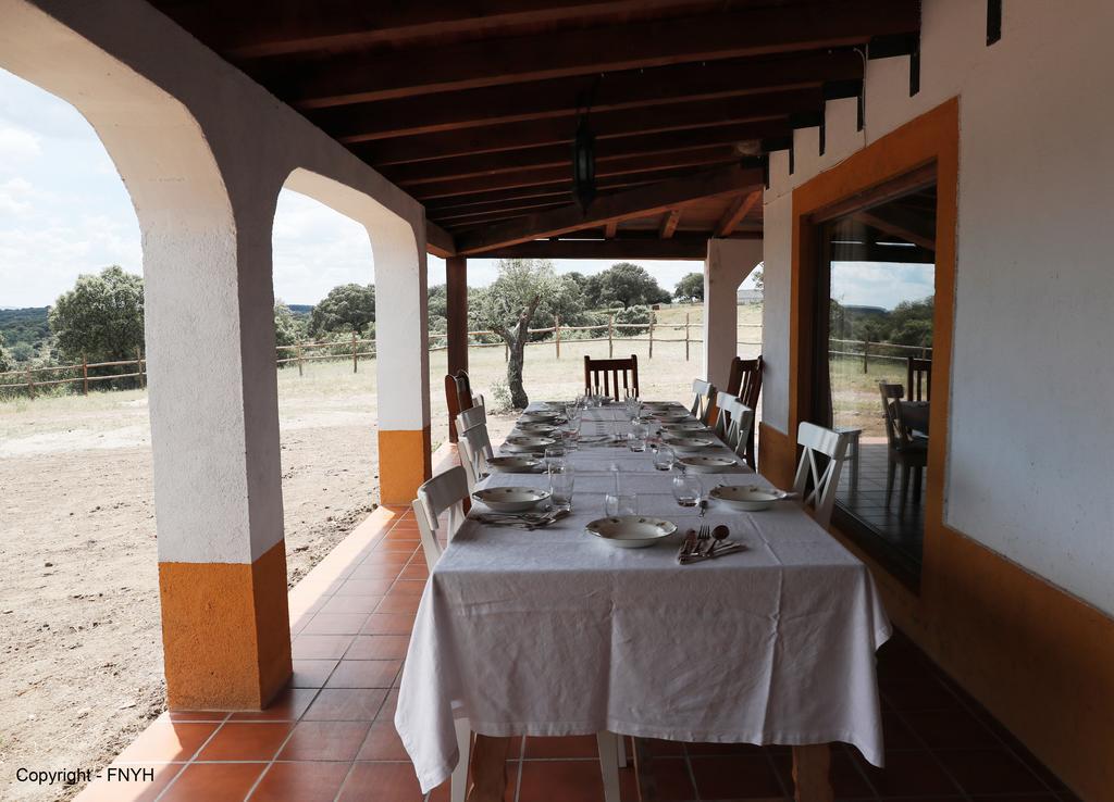 Eco-Lodge En La Reserva Privada Campanarios De Azaba - Proyecto De Conservacion Espeja エクステリア 写真