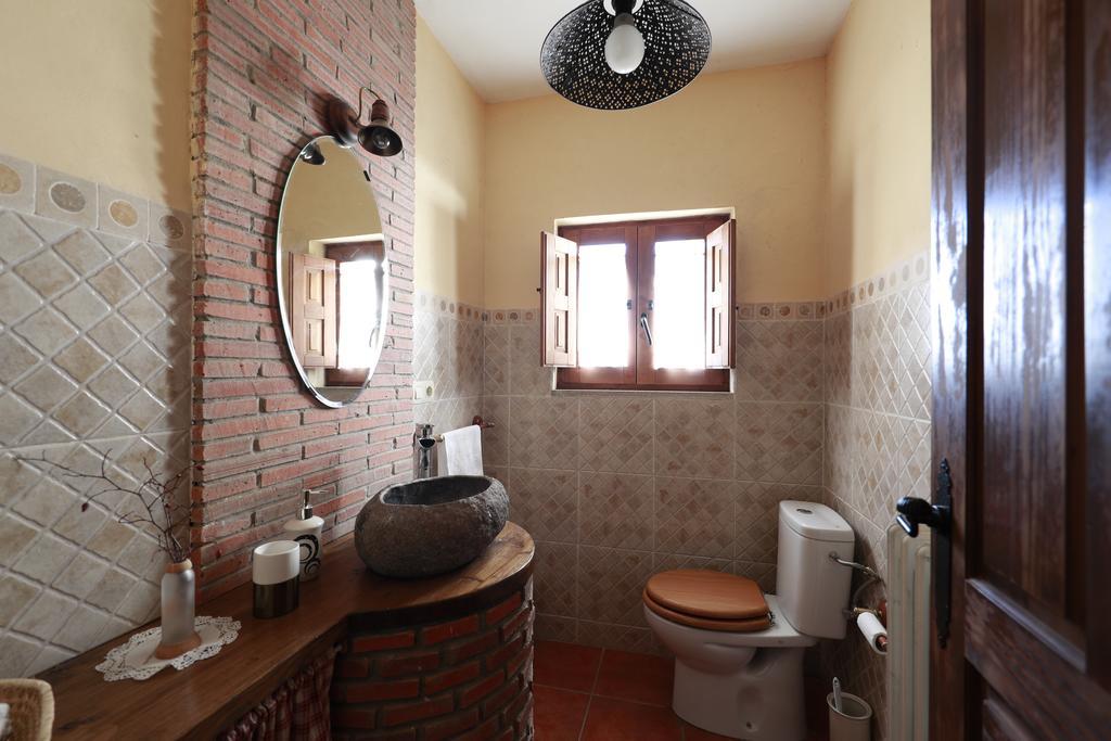 Eco-Lodge En La Reserva Privada Campanarios De Azaba - Proyecto De Conservacion Espeja エクステリア 写真
