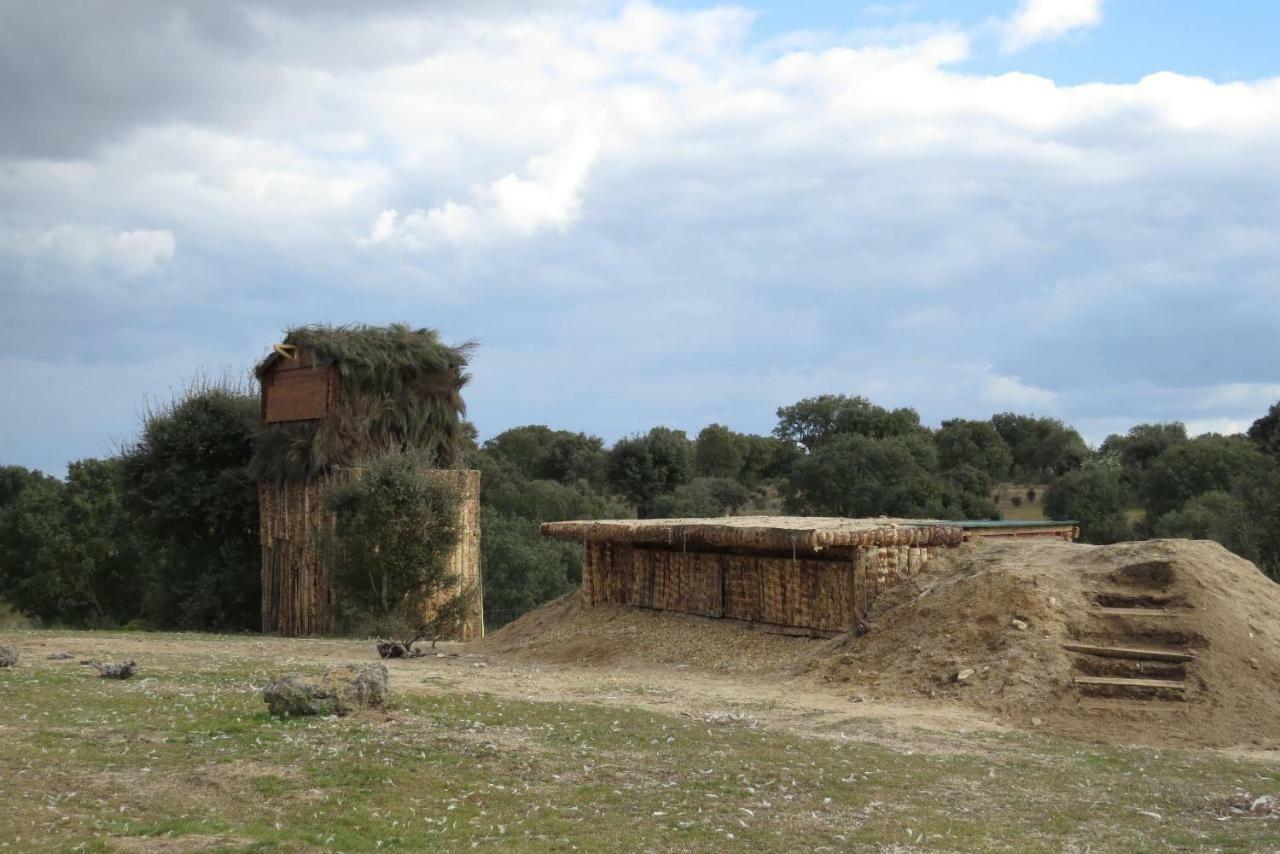 Eco-Lodge En La Reserva Privada Campanarios De Azaba - Proyecto De Conservacion Espeja エクステリア 写真