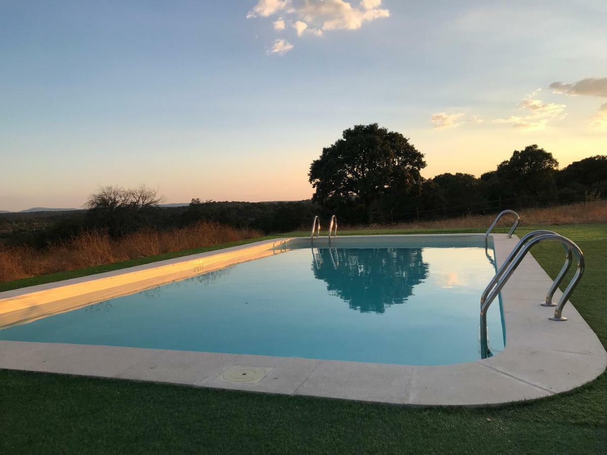 Eco-Lodge En La Reserva Privada Campanarios De Azaba - Proyecto De Conservacion Espeja エクステリア 写真