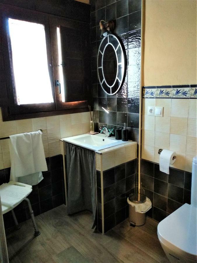 Eco-Lodge En La Reserva Privada Campanarios De Azaba - Proyecto De Conservacion Espeja エクステリア 写真